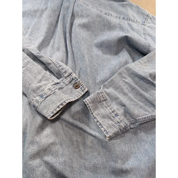 Walt DisneyDenim Shirt Adult‎ XL Extra Large Blue Mickey Mouse Chest Pocket - Picture 10 of 10